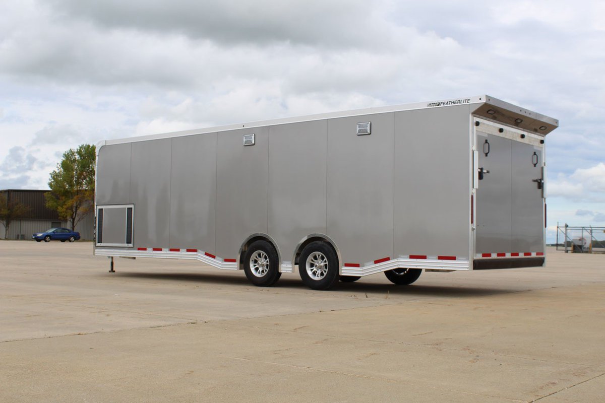 FeatherliteInc's tweet photo. Check out Featherlite's newest car trailer! Featherlite bumper pull Model 4410 features a spread axle design, flat nose and enhanced standard features. Length options include 20', 24' or 28'. Check out our website for details. Trailer shown with options.
https://t.co/FgtoqkpzGN https://t.co/sBVzmAx9dV