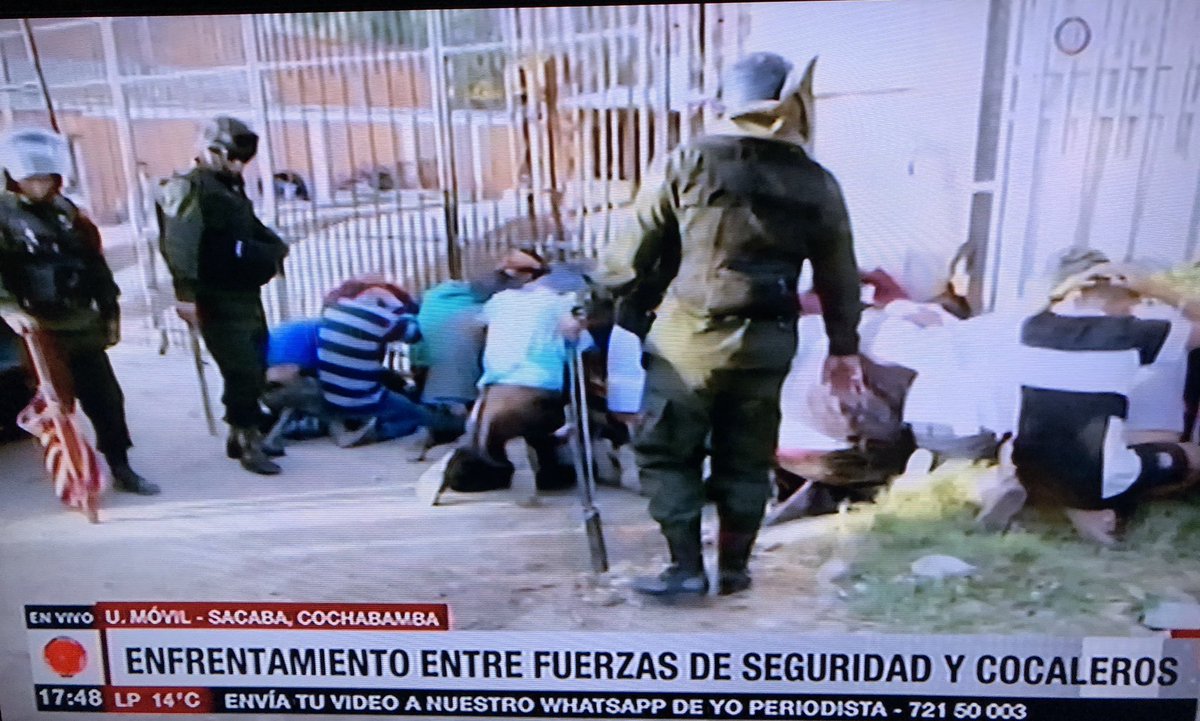 candresperedo's tweet photo. Dinamitas, bombas molotov, grandes cantidades de dinero y escopetas encontrados en la marcha “pacifica” de los cocaleros en #Bolivia. Es por eso que #EvoMorales quiere venir a “pacificar” el país, porque su partido es quien ordena amedrentar y ellos pueden dar la orden de parar. https://t.co/pxERyZBxHw