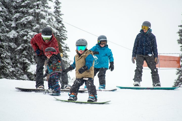 playoutsidegal's tweet photo. Enter to win a Family Ski & Stay Giveaway to Whitefish Mountain Resort from Pursuit Glacier Park Collection! #PursuitLife #ExploreGlacier #SkiTheFish https://t.co/80Asb3keCG https://t.co/ekimcsCLvs
