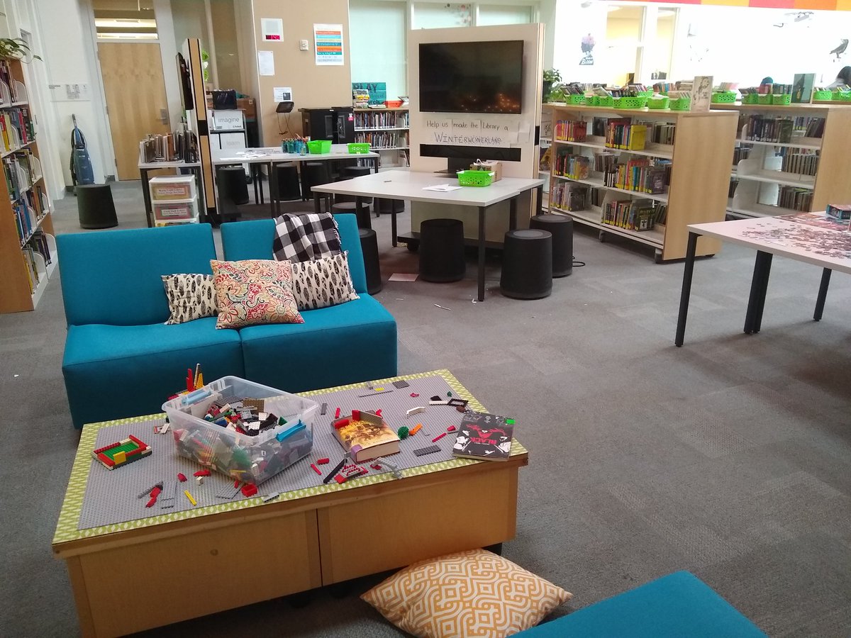 thatsmsdarcy's tweet photo. Library visit #5, Robert Eagle Staff MS. Watched @EagleStaffLib simultaneously give a lesson on data and library use while book talking.  #spslibrarians #spsconnects #lightsoutfriday #lookatthatchristmascactus https://t.co/sVR3qYuWyk