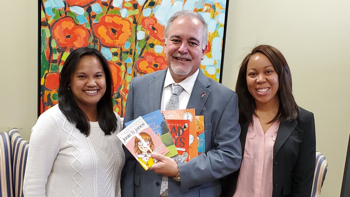 Richard Woods (@suptwoods) on Twitter photo I was honored to contribute to the Georgia Office of the Child Advocate’s annual book drive for youth in foster care. Access to reading material is so important as children build literacy skills, and I commend <a href="/georgia_oca/">GeorgiaOCA</a> for their work to support students. I was honored to contribute to the Georgia Office of the Child Advocate’s annual book drive for youth in foster care. Access to reading material is so important as children build literacy skills, and I commend <a href="/georgia_oca/">GeorgiaOCA</a> for their work to support students.