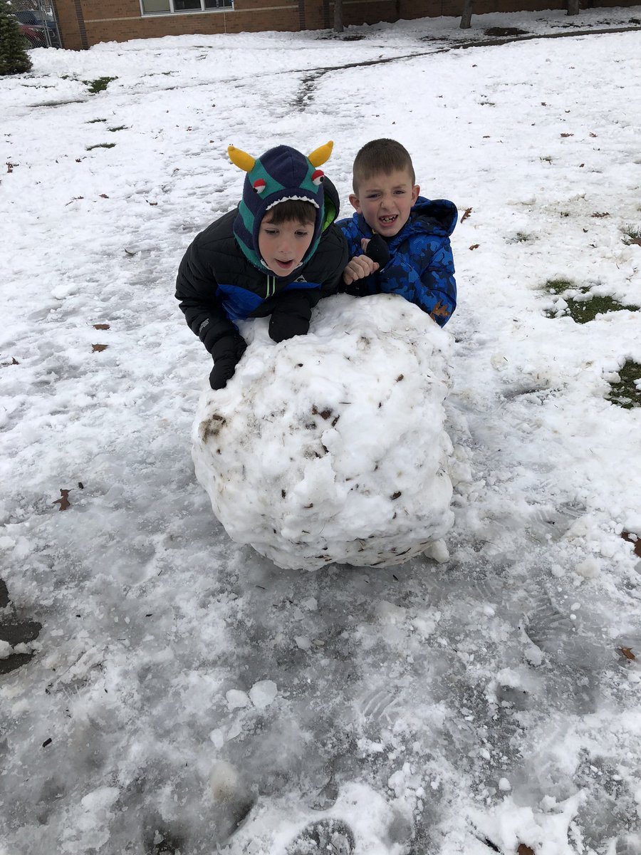 #DolsenThinkers had SNOW much fun outside this afternoon ❄️💙