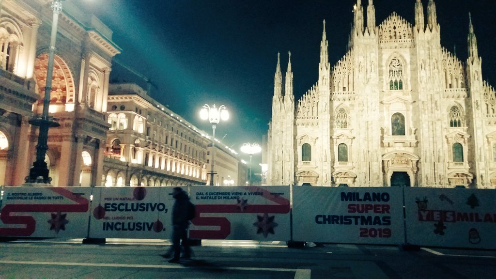 MilandoVisite's tweet photo. In piazza Duomo si inizia a costruire l'albero di Natale #natale2019 #esselunga #milano #lombardia #inlombardia #inlombardia365 #photography #photooftheday #duomo #piazzaduomo @turismomilano @inLOMBARDIA @DuomodiMilano @TownHouseDuomo @TownHouseItaly @Alephsk @laranamilanese https://t.co/HIyBNOTeFS
