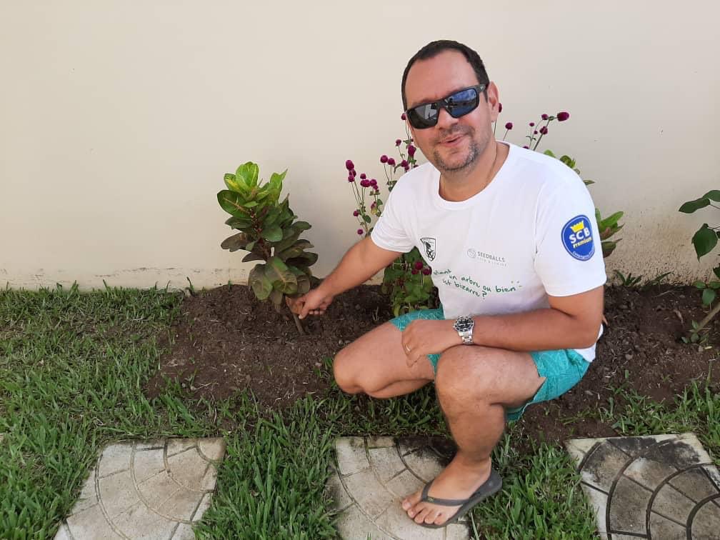 SeedballsCI's tweet photo. La compagnie fruitière 🍌
SCB Premium
#JNA2019
#BringBackOurTrees
#JournéeNationaleDeLarbre
#ObjectifUnMillionDarbres
#PlanteTaForêt
#SeedballsCôteDivoire
#ResponsabilitéSociétale https://t.co/8SDtPGTnmA