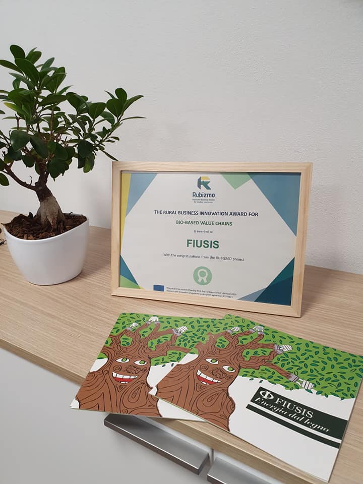 padeve's tweet image. Con gli amici di @GGILecce di @ConfindustriaLe e gli studenti di #managementengineering di @unisalento  in visita a #FIUSIS, best practice salentina per il miglior modello di business sostenibile in zone rurali! #pmiday #europeinmyregion #circulareconomy @ConfindustriaLe