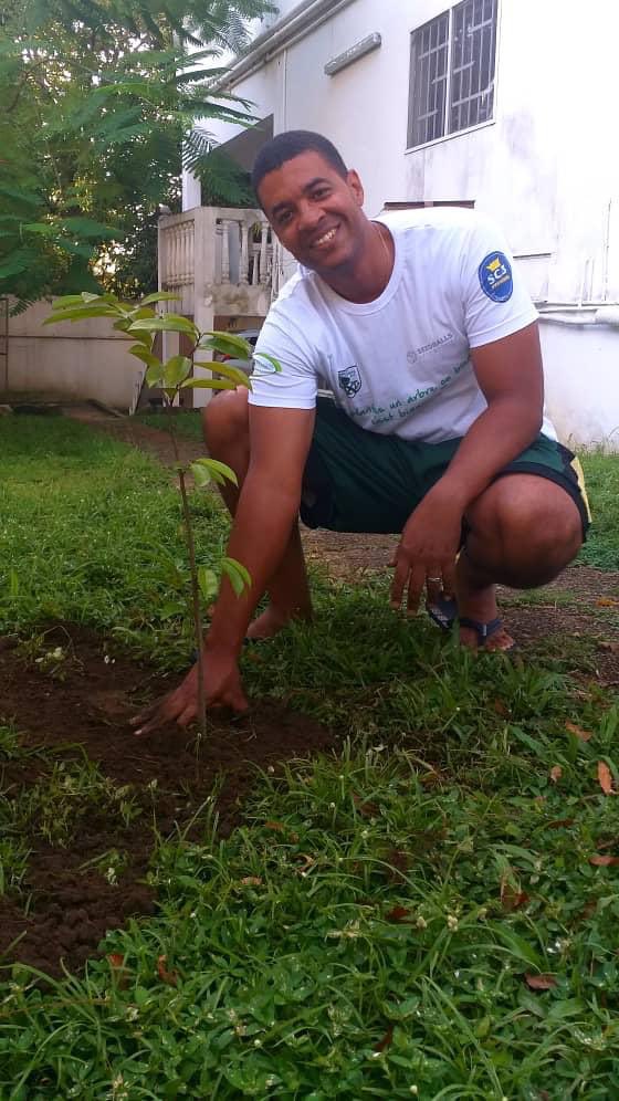 SeedballsCI's tweet photo. La compagnie fruitière 🍌
SCB Premium
#JNA2019
#BringBackOurTrees
#JournéeNationaleDeLarbre
#ObjectifUnMillionDarbres
#PlanteTaForêt
#SeedballsCôteDivoire
#ResponsabilitéSociétale https://t.co/8SDtPGTnmA