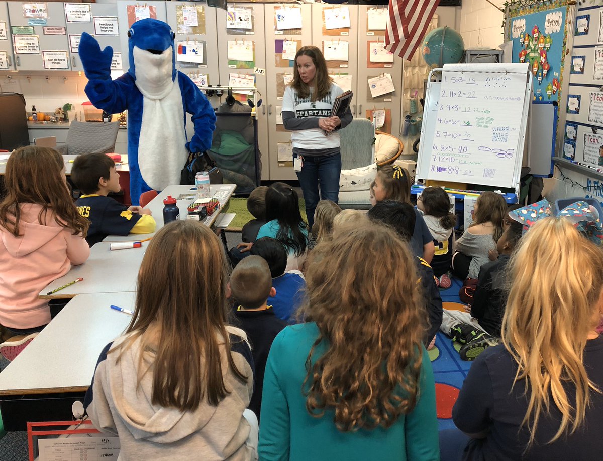Thank you, Mrs. Goodemoot and Flipper, for the fun visit! 🐬📖