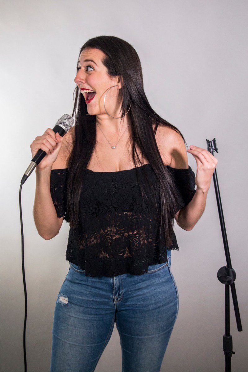 77Amiga's tweet photo. Gracias a María A Secas por acompañarnos en la función de anoche. ¡Amamos tu energía!
#AmigaDateCuenta #StandUpComedy
#StandUp #Comedia #LGBT #Risas #Arcoíris #CDMX #ComedianLife  #Joteanding #Jotorreo #Comedian #Prejoteo #GayComedy #Ellaaaa #JoteandoAndo #Standupero #LoveIsLove https://t.co/n6yLPtJ8lV