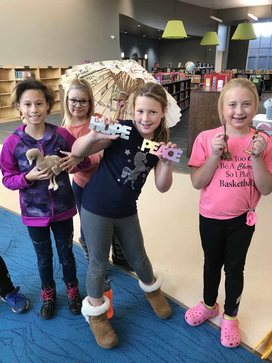 4MissBass's tweet photo. Children Are The Hope with Korie Klink, teaching about cranes and culture #ReedsburgPride #cranes https://t.co/rOJrGFttGD
