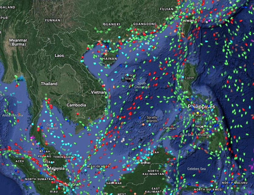 And as promised waaaaay back up in tweet 3, here's the live map as of this morning of the marine traffic in the SCS.