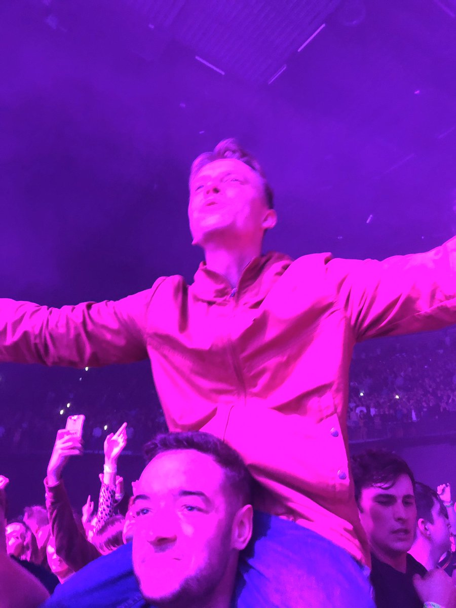 gcm1966's tweet photo. Still thinking how good a night we had last week @GerryCinnamon in Leeds. What a Belter, one of highlights of year. Cheers https://t.co/TuB1oc2OTB