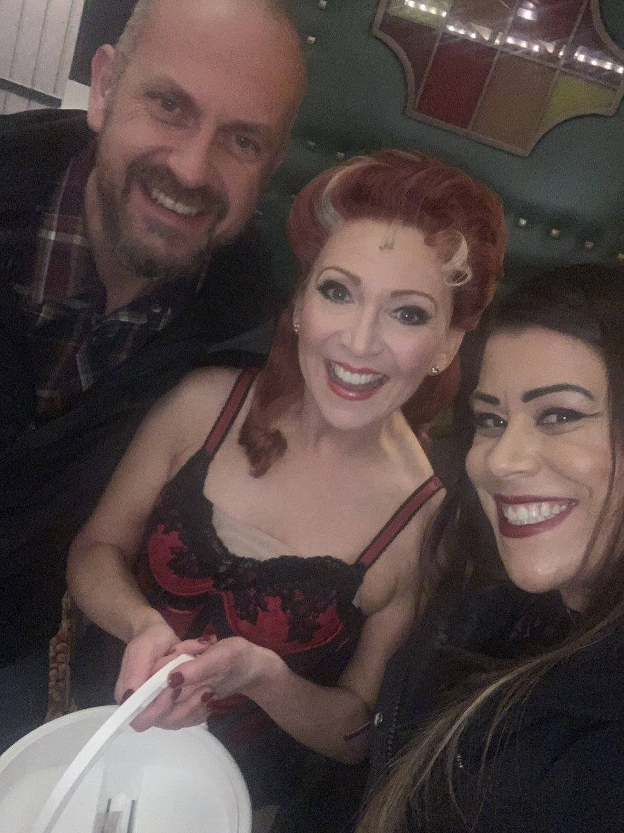sammykategreen's tweet photo. #9to5 #ChildrenInNeed2019 @bonnie_langford https://t.co/piL52i0hJt
