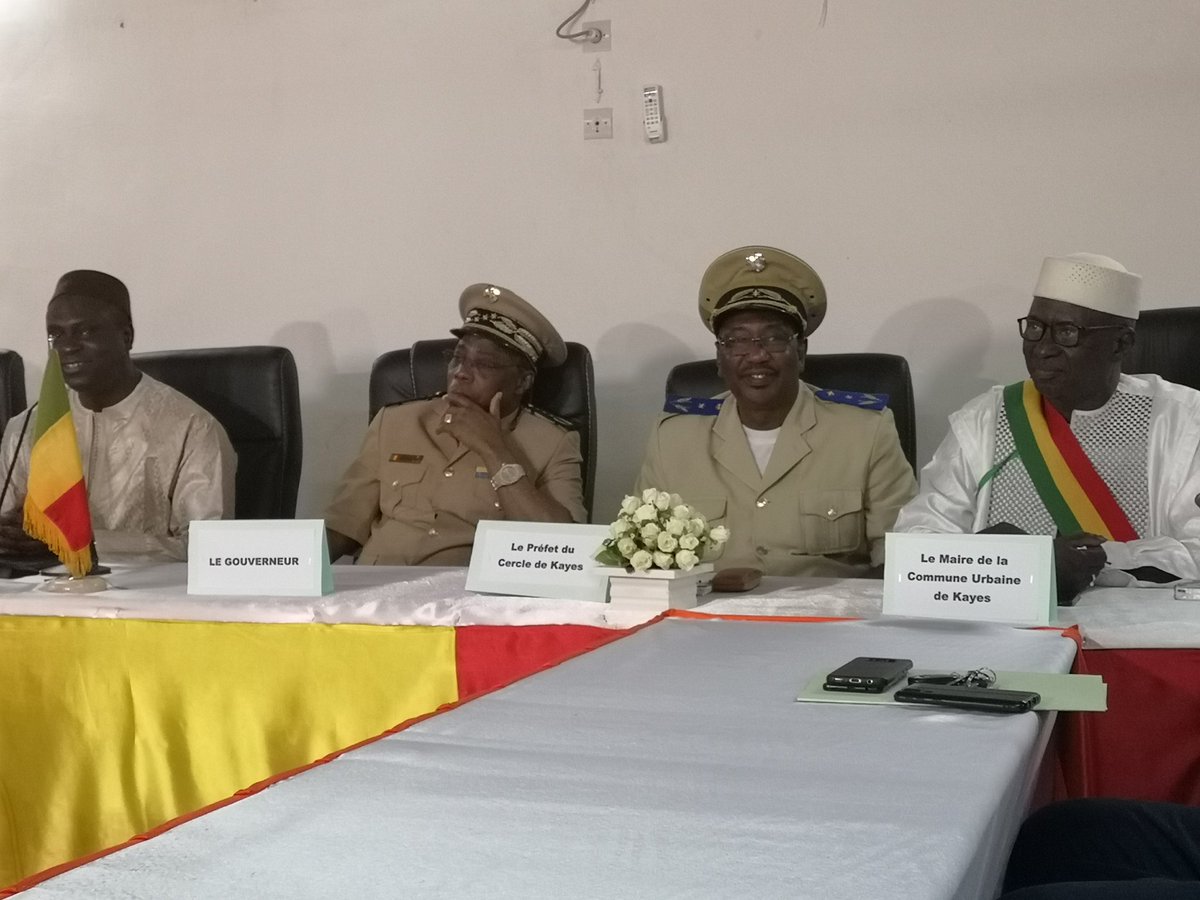 Échanges <a href="/BrelotteBa/">Brelotte Ba</a> avec les salariés de la direction de zone de #Kayes (à +600 km de Bamako). Rencontres avec les autorités régionales, les chefs de quartiers. Visite terrain chez des clients dans la ville, ainsi que dans certaines zones d'orpaillage. <a href="/idiall2012/">idy</a> <a href="/Orange_Mali/">Orange Mali</a>