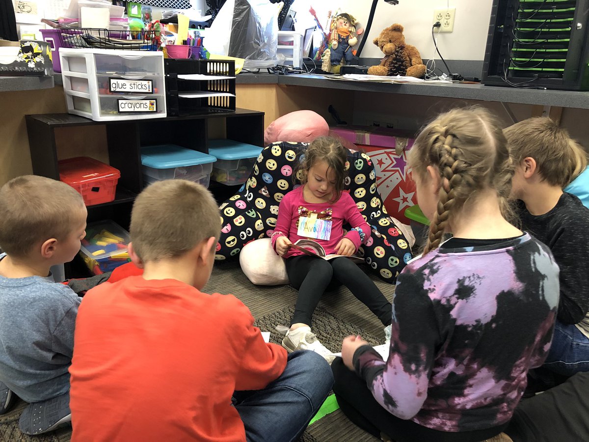 Linc_R3's tweet photo. The @CuivrePark Happy Kidz Bookstore was open for business today. These kindergartens and their friends were celebrating their writing! #proud2br3 #R3Ready #R3Reads https://t.co/HQ9mJPayv4