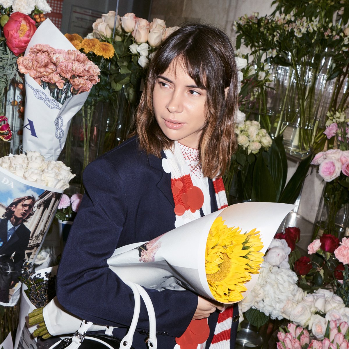 Flower shoppers @ngoldenberg, @mei_nagano0924 and @angelis_matilda were surprised to find #Prada on their fall bouquets in Moscow, Tokyo and Milan.Pick one up, or discover more via:https://tinyurl.com/w47ab4z #PradaResort20#PradaSeditiousSimplicity