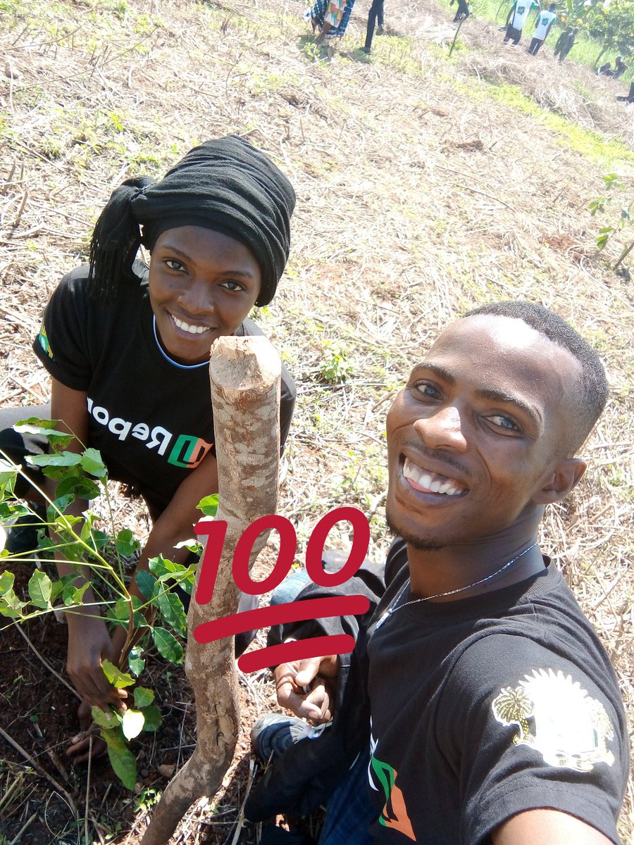 A l'occasion de la journée nationale de la paix , nous U- Reporters du bélier avons participés au planting d'arbre dénommé # 1 million d'arbres chaque jour #