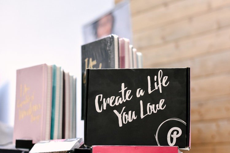 jezentrep's tweet photo. Life has no pattern or map. In simple terms, we make decisions on how to run it. Make use of tools like social media for your business branding.

#BusinessStrategies #onlineoutsourcing #webogrambyjezentrep #webdeveloper https://t.co/vLyCMYAt0Z