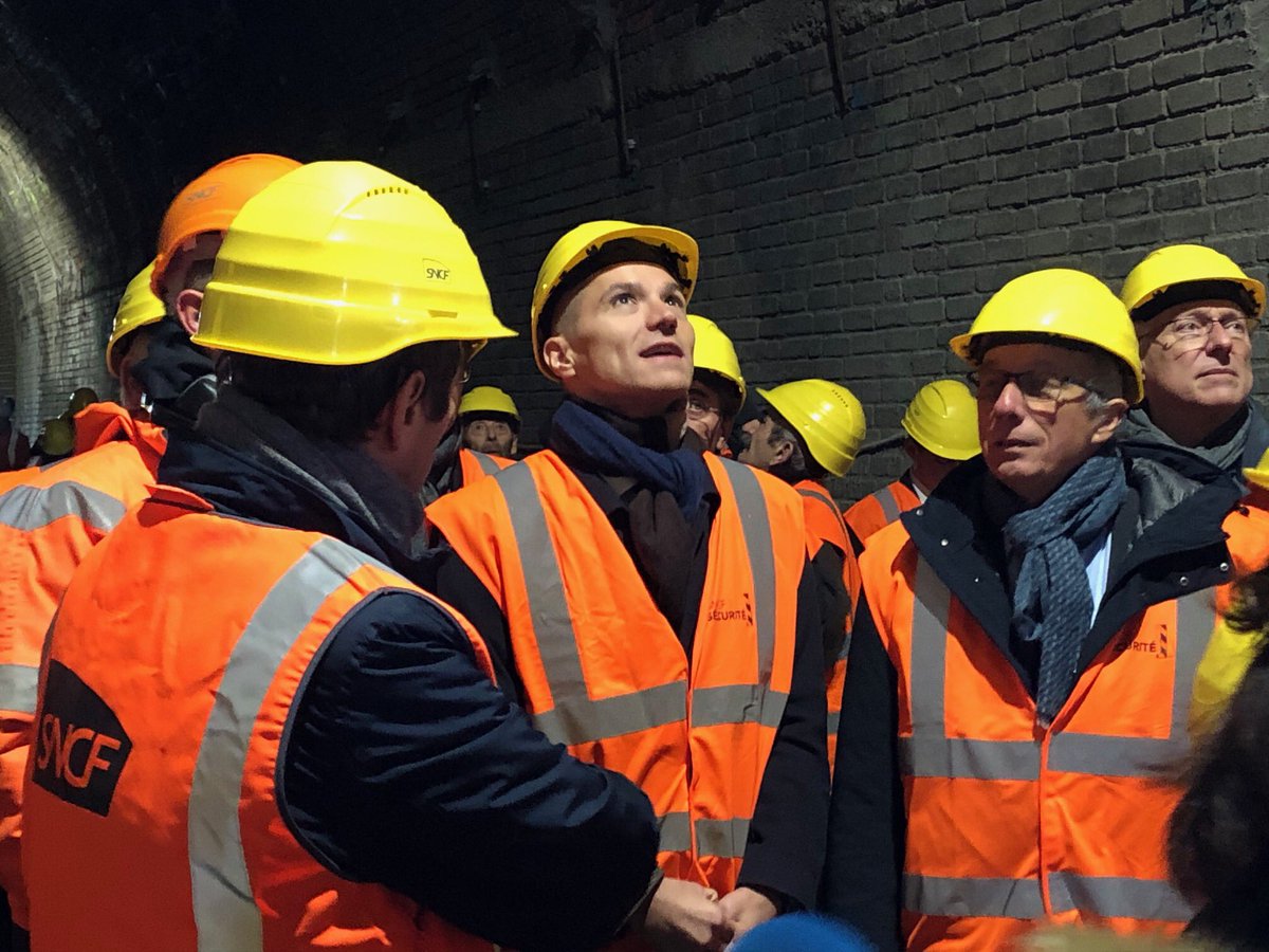 david_valence's tweet photo. Les #trains bientôt de retour 
entre #SaintDié &amp; #Epinal! Visite ce 15/11 du chantier du tunnel de Vanémont. 21 millions d’€ de travaux suivront (60% @regiongrandest, 40% État) pour 1 petite ligne emblématique #promessetenue @EmmanuelMacron @JeanROTTNER @FNAUT_fr https://t.co/bAi4uvRBuY