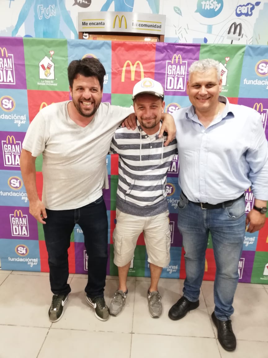 Participando con amigos de jornada solidaria. 💪