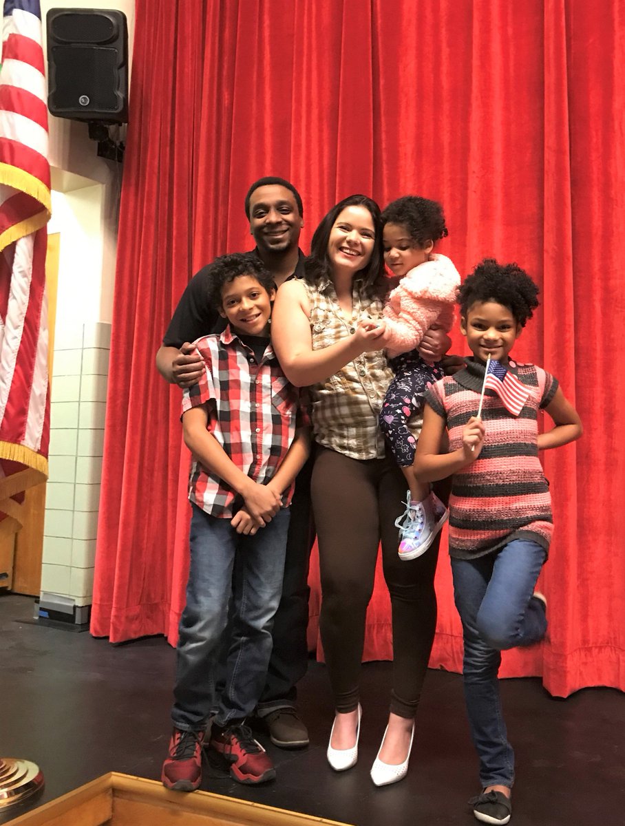 USCISMediaColo's tweet photo. In an effort to learn more about #citizenship, fourth graders at Brown International Academy in #Denver Colorado partnered with @USCIS to host a citizenship ceremony where 30 people from 20 countries took the Oath of Allegiance to become #NewUSCitizens. https://t.co/HcVolIIaKJ