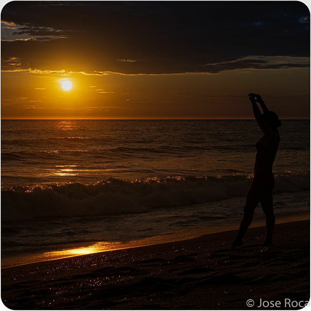 roca4crafts's tweet photo. "SunStand 03
Machina: #NIKOND7500
Opticae:17.0-50.0 mm f/2.8
Arx:57 mm .
.
.
.
.
.
.
#Beach #ElSalvador #ElSalvador503 #elsalvadorimpresionante #ElSalvadorMagic #elsalvadorpro #instaLPG #InstaSV #Instatravel #Portrait #Sun #sunday #Sunset" https://t.co/pQR3HDxhSO https://t.co/MIaji2PIAl