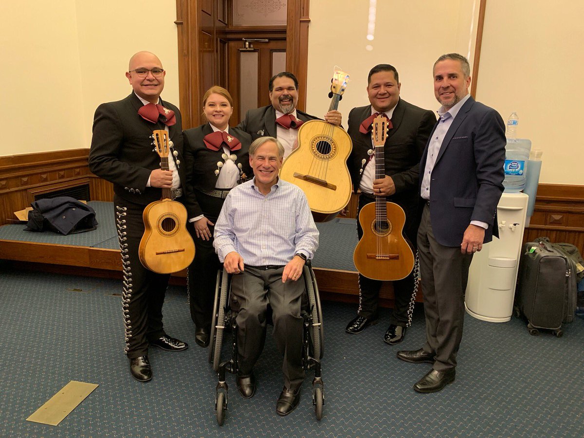 ClasicoMariachi's tweet photo. We had a great time playing for Governor Greg Abbott @GregAbbott_TX and the Governor’s Chief of Staff Luis Saenz celebrating their birthdays! #mariachiclasico #austinmariachi #governergregabbott #mariachimusic https://t.co/zrcBS1na4P