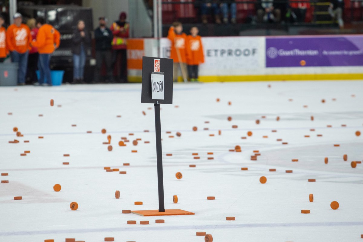 UNBAthletics's tweet photo. MHKY: Hope everyone got a chance to chuck a puck!
Thanks to @HomeDepotCanada and @HomeDepot7233 for helping make the night a memorable one.
#goredsgo #HDGameNight https://t.co/nIKHRcg6h8