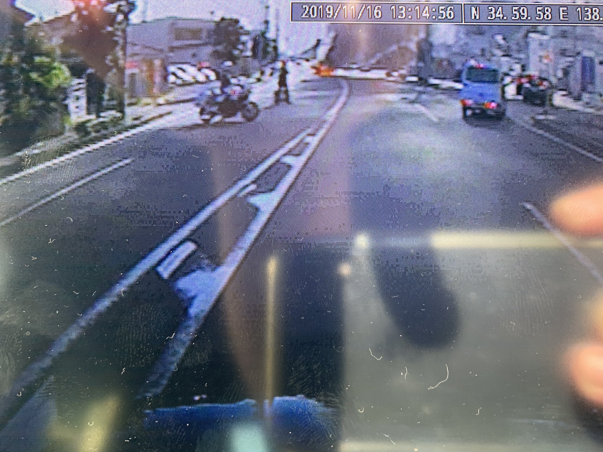 画像 静岡市葵区池谷 静清バイパス下 付近で車両火災 この道自体は通行止め 狭い迂回路へ 中原池ヶ谷線の経路なのでバスは通行止めですね 運悪く火災車両付近にジャストラ まとめダネ 画像 静岡市葵区池谷 静清バイパス下 付近で車両火災 この道自体は通行止め 狭い迂回路へ 中原池ヶ谷線の経路なのでバスは通行止めですね 運悪く火災車両付近にジャストラ まとめダネ