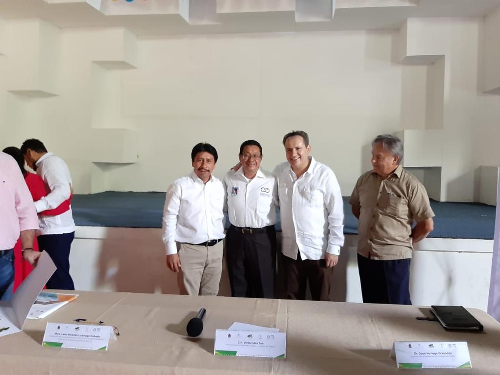 #OrgulloIAPQROO Siempre un gusto compartir con el Presidente de nuestra #AlmaMater <a href="/iapqroo/">IAPQROO</a> MC <a href="/leonpres/">leon lizarraga</a> compartir la entrega del #ReconocimientoCiudadano a la #ServidoraPublica #DianaOlivar presente el Pdte Mpal del <a href="/Ayto_Tulum/">Ayuntamiento de Tulum</a> <a href="/VictorMasT/">Victor Mas Tah</a> <a href="/chetubien/">Comunidad Chetubien</a> <a href="/cancunmio/">CancunMio.com</a> <a href="/licsergiochago/">Sergio Chalé Gómez</a>