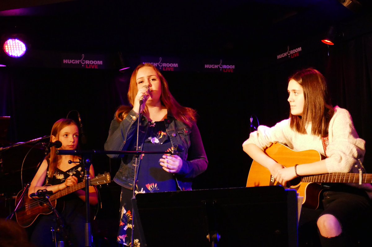 Morning Light performed memorably tonight by @daynamanning @HughsRoomLive after a songwriters in the round by @FolkArmy all from @StratfordON #chamberfolk