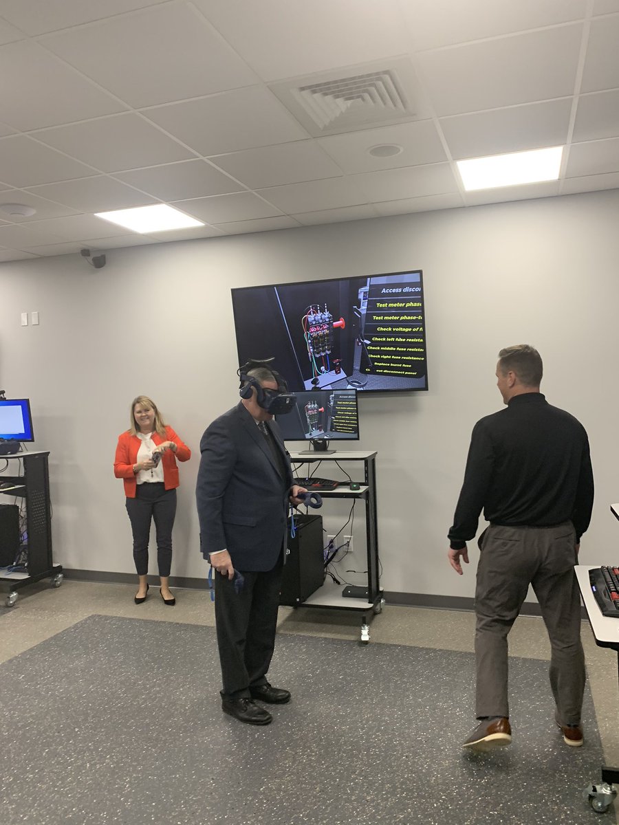 Thank you <a href="/PhillyMayor/">Mayor Cherelle L. Parker</a> and @GovernorTomWolf for making National Apprenticeship week special <a href="/ibew98/">IBEW Local 98</a> #NAW2019 #VirtualReality