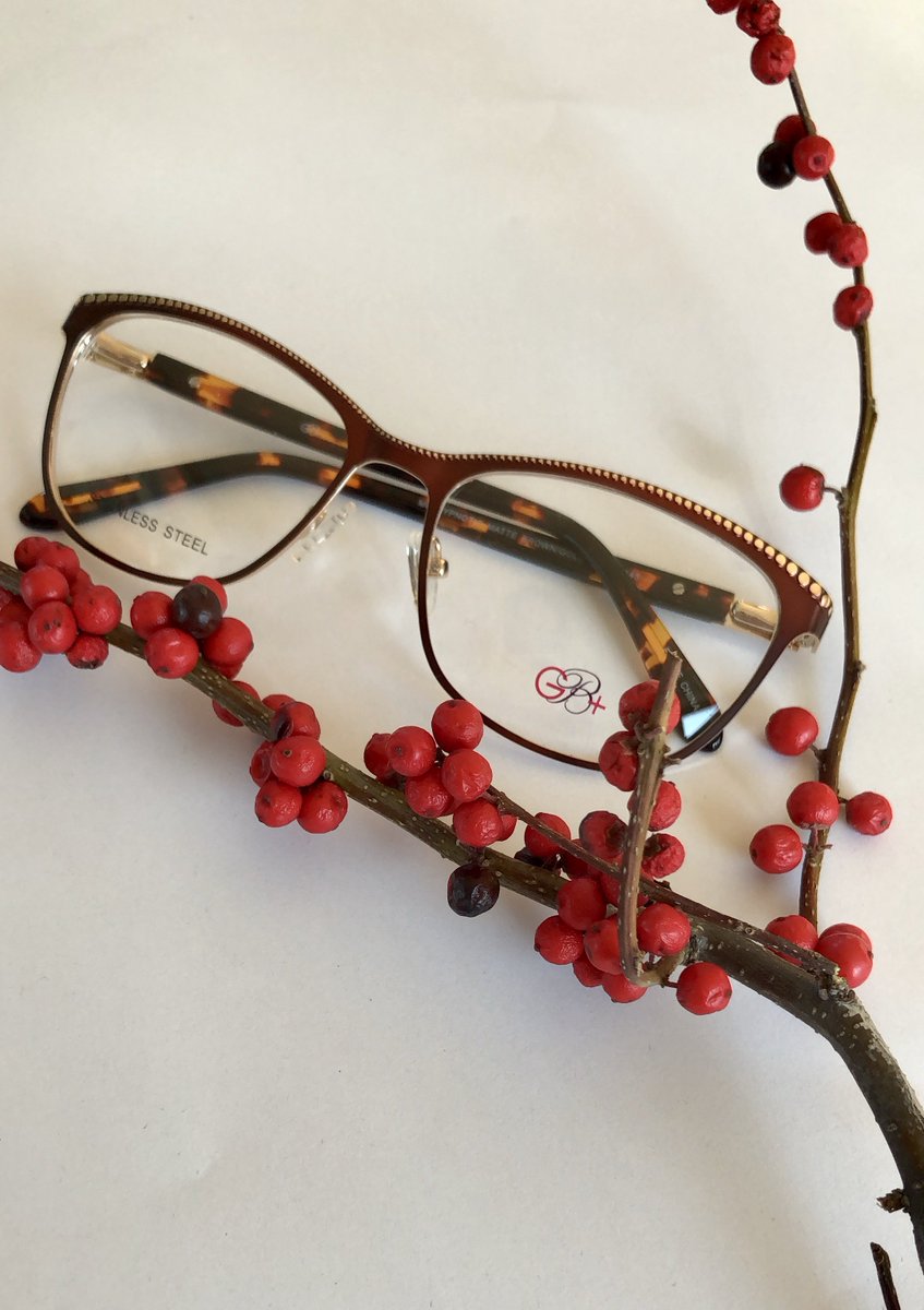 ModernFrames's tweet photo. Hoping everyone has a berry great weekend. 😜👓
Model: Hypnotic (GB+ Collection)
•
#LoveMyModerns #ModernOptical #MOI #eyecare #EyeCareProfessionals #GBPlus #PlusSizeEyewear #PlusSize #PlusSizeWomen #optometry #optometrist #plusmodel #mystylishcurves #womeninoptometry #vision https://t.co/Aio7GDJmcA