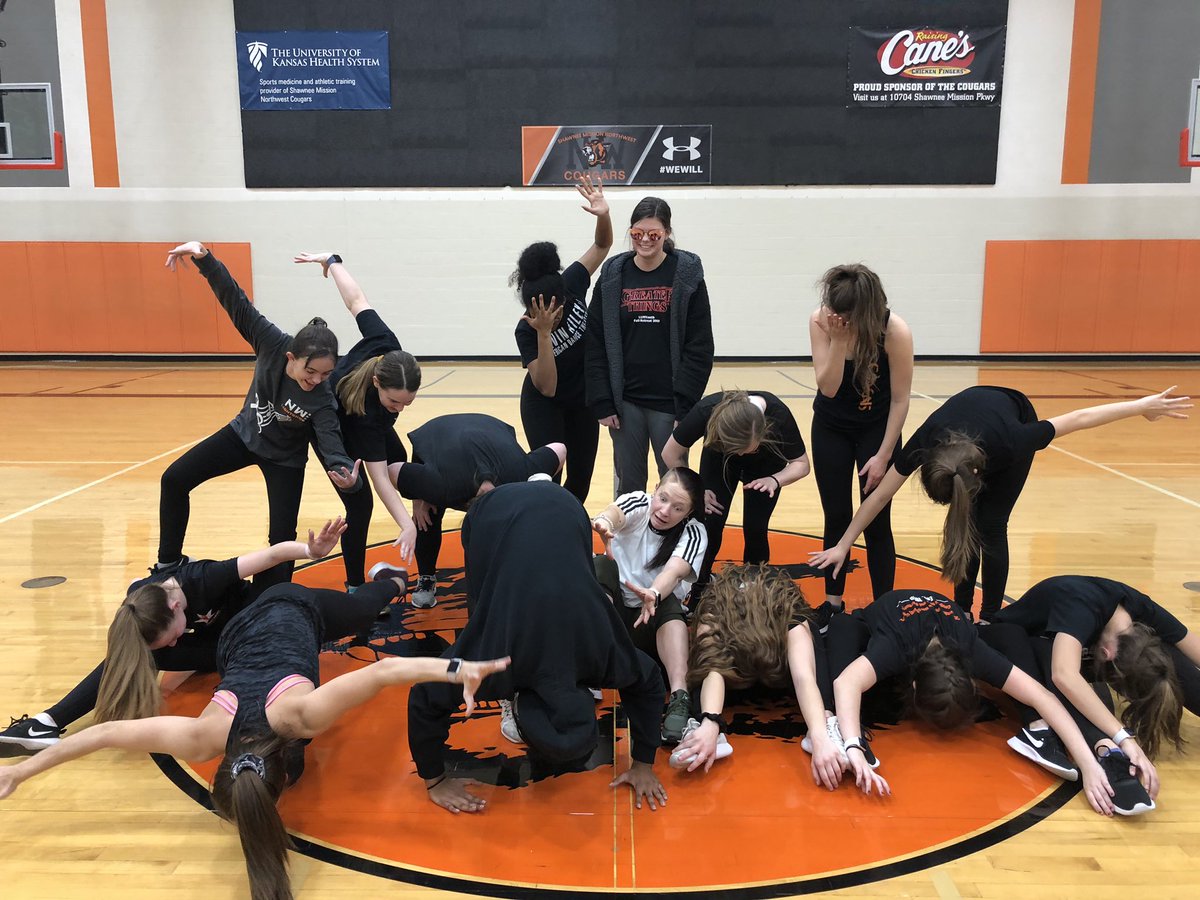 SMNWDanceTeam's tweet photo. We had a great night at hip hop choreography with Andie! One of our favorites of the year! #fingerdab https://t.co/v4vEC8s3sf