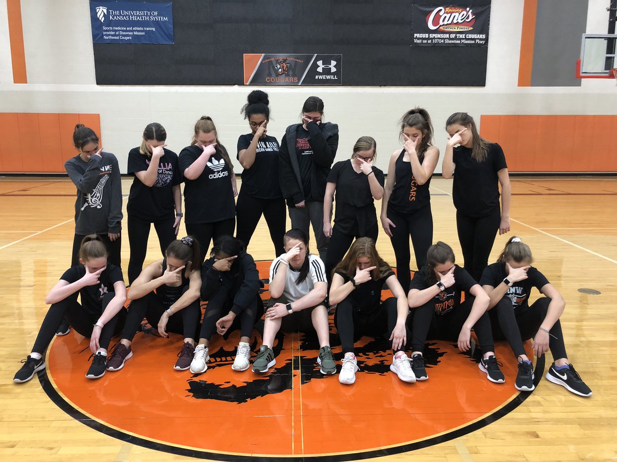 SMNWDanceTeam's tweet photo. We had a great night at hip hop choreography with Andie! One of our favorites of the year! #fingerdab https://t.co/v4vEC8s3sf
