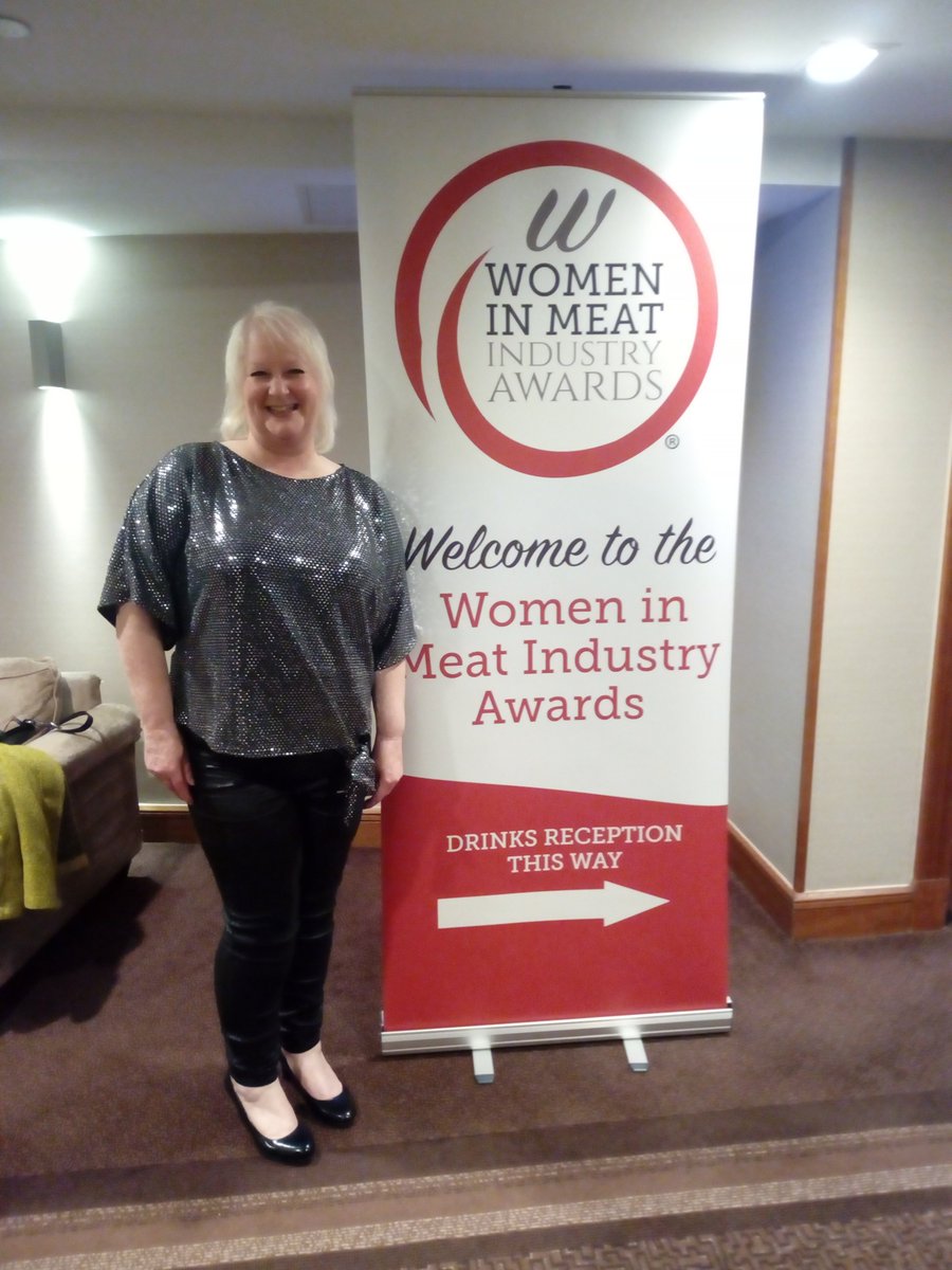 cwmfarmsalami's tweet photo. Ah didnt win guys, but had a lovely evening. Met lots of great people and had loads bubbly. Thanks to everybody that voted for me xxxxx https://t.co/7LF9Rc72YT
