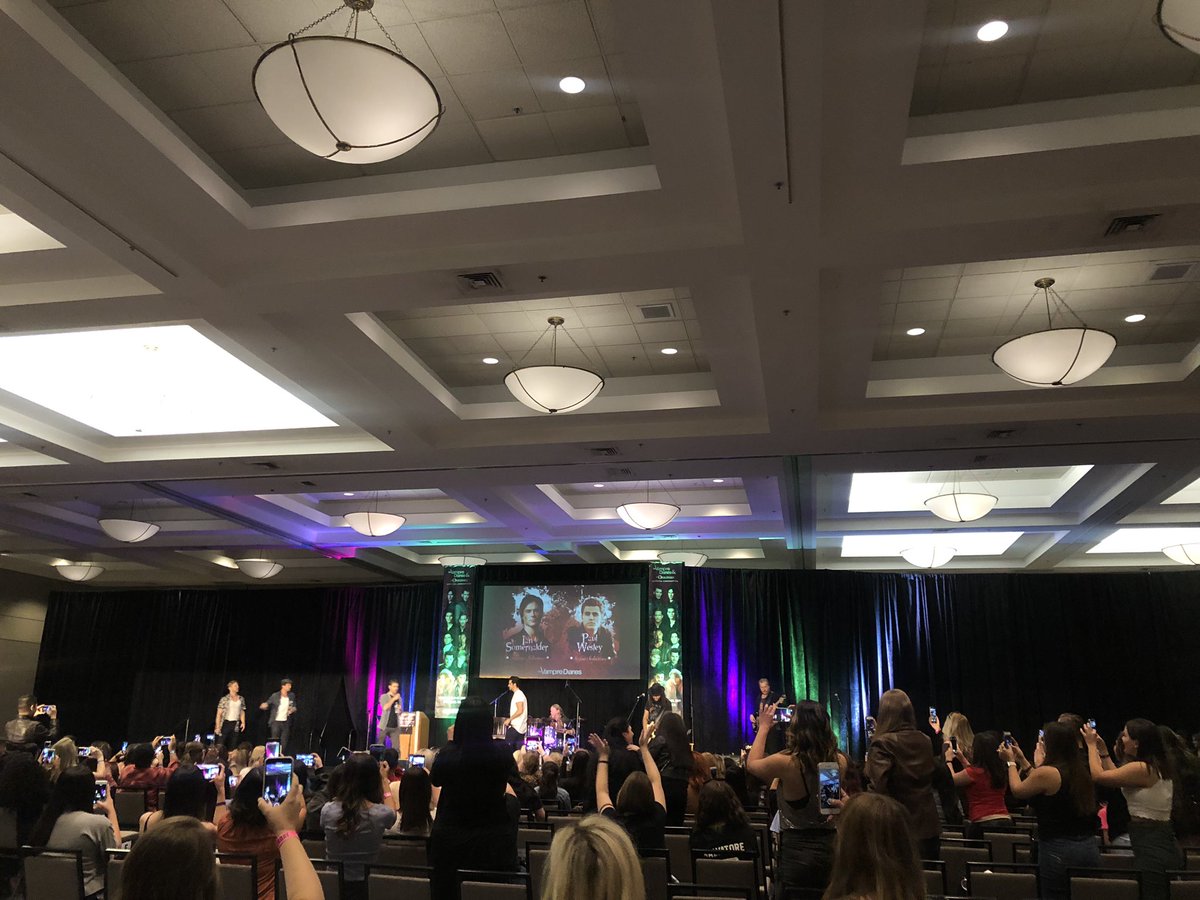 krys_danyell's tweet photo. The sound of screaming fans as Paul Wesley (Stefan Salvatore) & Ian Somerhalder (Damon Salvatore) arrive on stage for a Q&A. #PopUpNewsRoom #COMM105 #AVC https://t.co/oTzanrBU9X