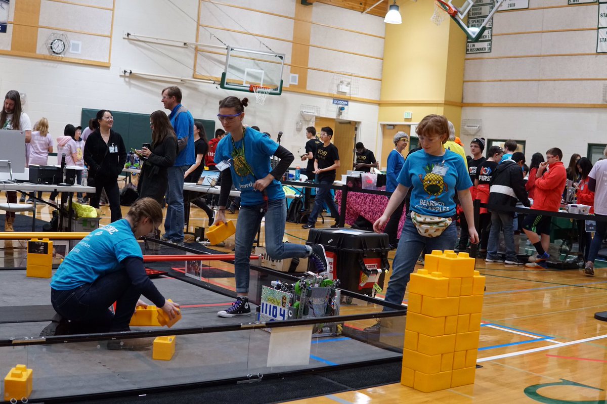 BeardedPine's tweet photo. Enjoy a photo recap from our League 1 event a couple weeks ago! We had a blast working with and competing against other teams. We’re excited to say that we ranked 4th! 🍍 All match videos (except 16) from Brattain league are now up on our YouTube channel. #curlyfry #phred https://t.co/HhYikOzpuE