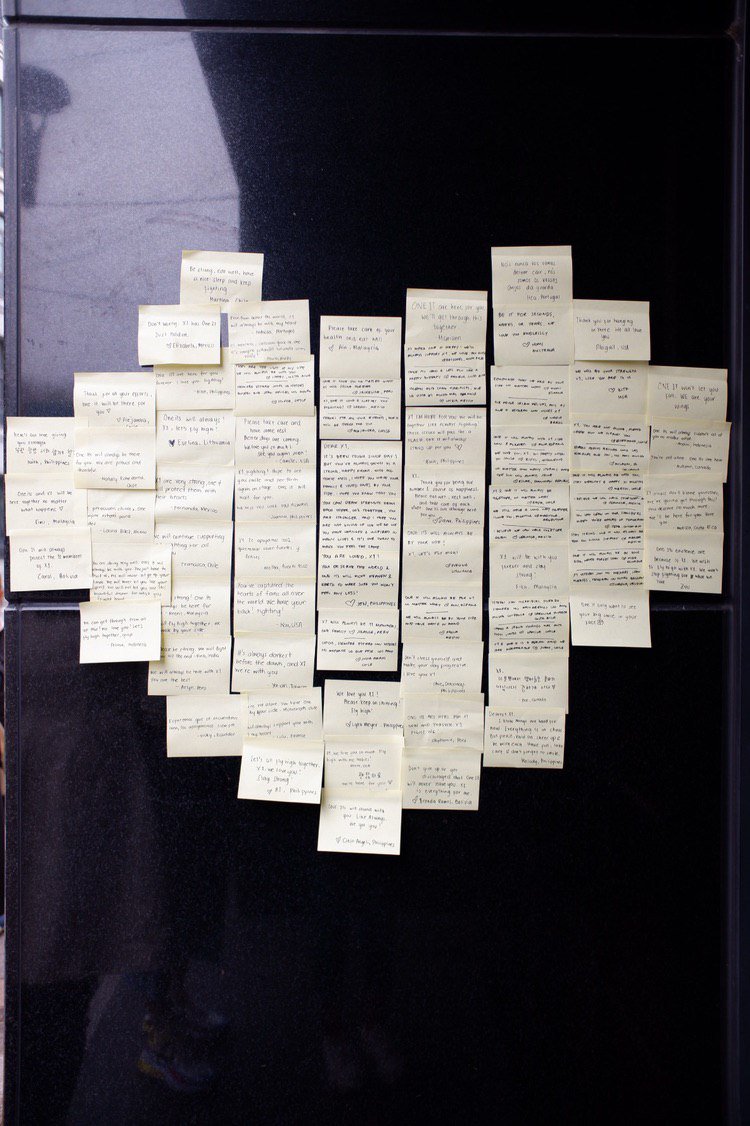 wwioi_'s tweet photo. Messages are now posted outside Swing! Thank you for participating in this project! We hope other OneIts will also leave their notes for @x1official101 @x1members to see. 💕💕💕#X1 #엑스원 https://t.co/ZmTHPdkoMN