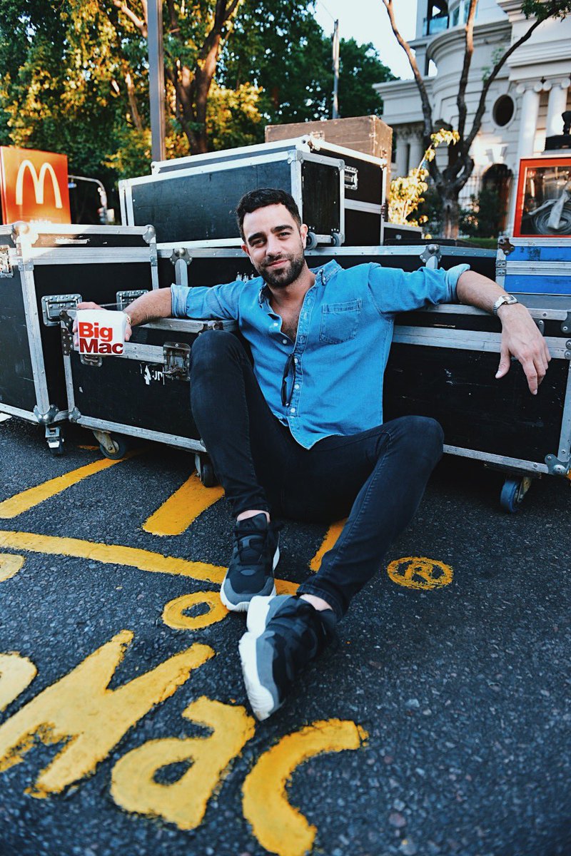 Hasta las 00 tenés tiempo para ir a cualquier <a href="/McDonalds_Ar/">McDonalds_Ar ⭐⭐⭐</a> y comprar un #BigMac . Todo lo que se recauda hoy es para Fundación Si y <a href="/CasaRonaldAr/">Casa Ronald Argentina</a>