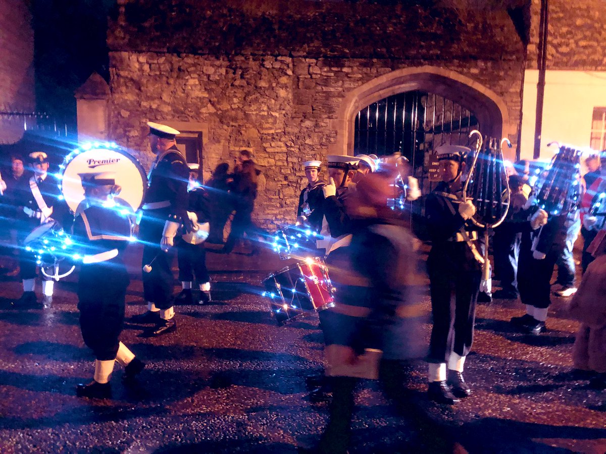 LubzStaProperty's tweet image. Great to see the #OxLightFest19 parade today in #OxfordCity So many communities participating including local schools, uni’s @oxford_brookes @_oxfordbth #localresidents &amp;amp; @OxfordCity representatives Thanks for a fab evening @OxfordCity events team &amp;amp; volunteers @OXChristmas