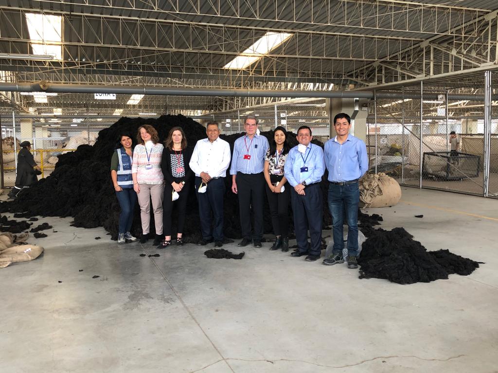 on Twitter: "La comitiva de la #SNI y el gremio industrial alemán #BDI la planta Zamacola de la empresa textil #IncaTops Arequipa, donde se producen hilos y tops de #