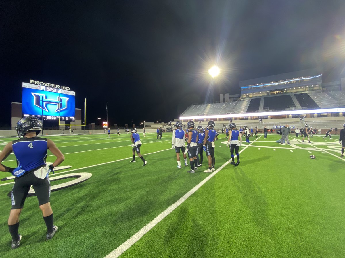 We’ve got a great stadium, great environment, and a great football game on tap tonight as #4 @DentonGuyer_FB takes on #12 @HebronFootball at @childrens Stadium in Prosper! Join @MrThomasDLee & @Doc_CSR for the call starting at 6:45pm on CSR! 🎧 championsportsradio.com/teams/hebron-h…