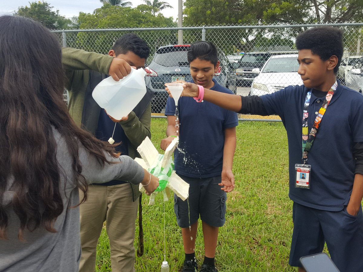 MDCPSSTEAM's tweet photo. Many model #MDCPSSTEM classrooms @IBPeskoeK8 . Going for gold this year! https://t.co/8CpQ3ioBsX