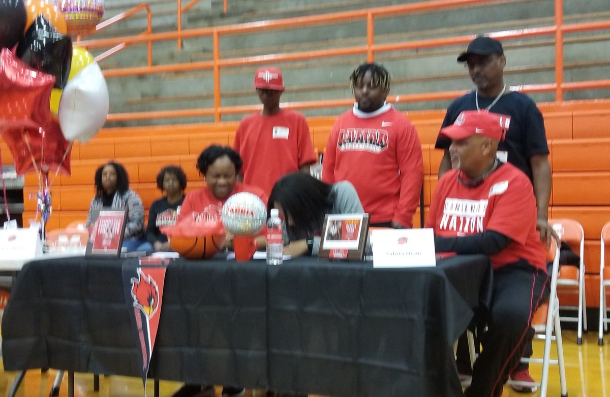 coach_LB1's tweet photo. Big congrats to @sabria__dean and family on her signing with Lamar University! LU is getting a beast on the court, in the classroom, and a terrific young lady of high moral character! The future is bright at Lamar! #WeAreLU #JacketPride #LJHoops https://t.co/nTfUN3OgPY