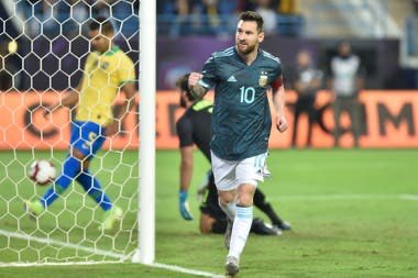 “Te puede gustar o no, pero este equipo sabe a qué juega”, sostiene Fernández Moores sobre la Selección de Scaloni, en charla con @alejwall y @Andres_Burgo.
#EraPorAbajo en @Laoncediez.