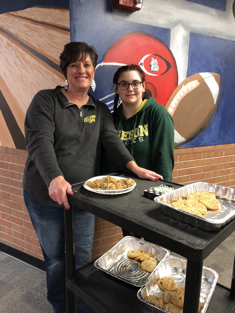 USD418's tweet photo. Mrs. Loibl and Atlanta spreading the cheer with cookies to Class of Champions. @MHSBullpups https://t.co/y2pBkeuzav