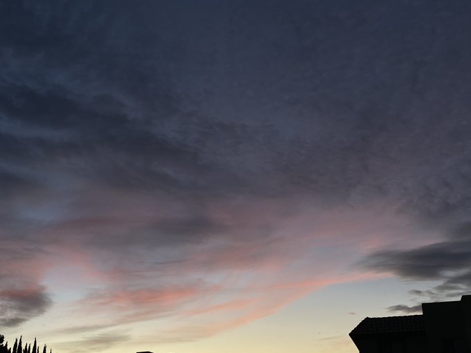 Look at the sky 😭🔥 https://t.co/X99NsR1mDp