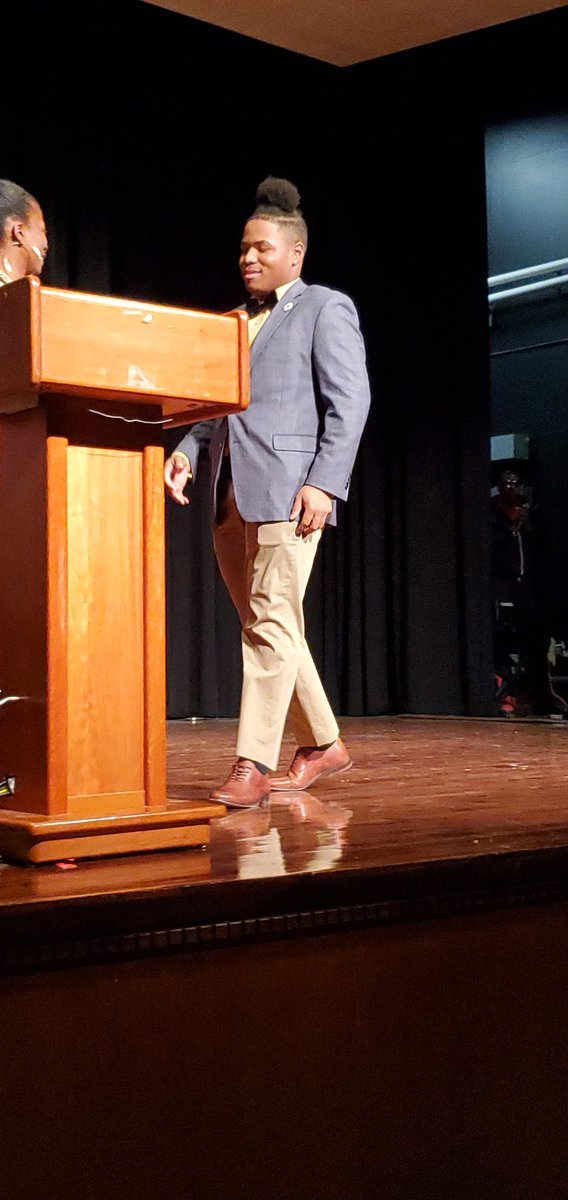 Congratulations to <a href="/Saunders_HS/">Saunders High School</a> <a href="/KingKennyLove/">King L</a> on receiving the Tomorrow's Leader Today Award @YonkersMBK <a href="/klanelllee/">Klanell Lee</a>. Proud of you young man!