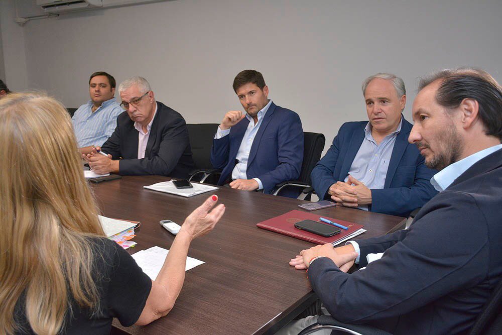 #TransiciónSalta
Representantes del Ministerio de Gobierno, Justicia y Derechos Humanos y del Ministerio de Producción, Trabajo y Desarrollo Sustentable se reunieron hoy con equipos técnicos del gobierno electo.