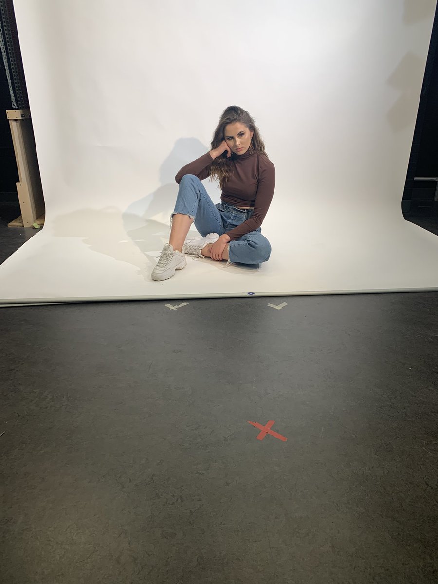Millennial_AM's tweet photo. a lot has happened this week! 3 co-writing session and a photo shoot 📸 https://t.co/RMbJDkQkIE